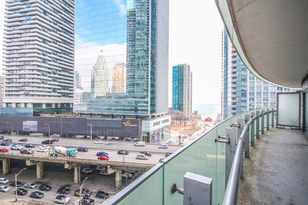 Sarkar Suites - Entertainment District