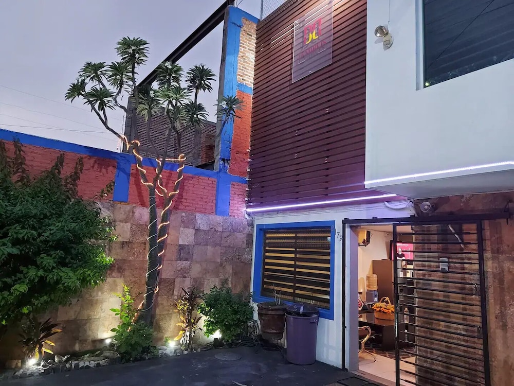 GDL Home Ideal for Groups & Families view 3