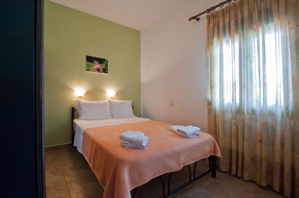 Kamares House Apartments & Studios