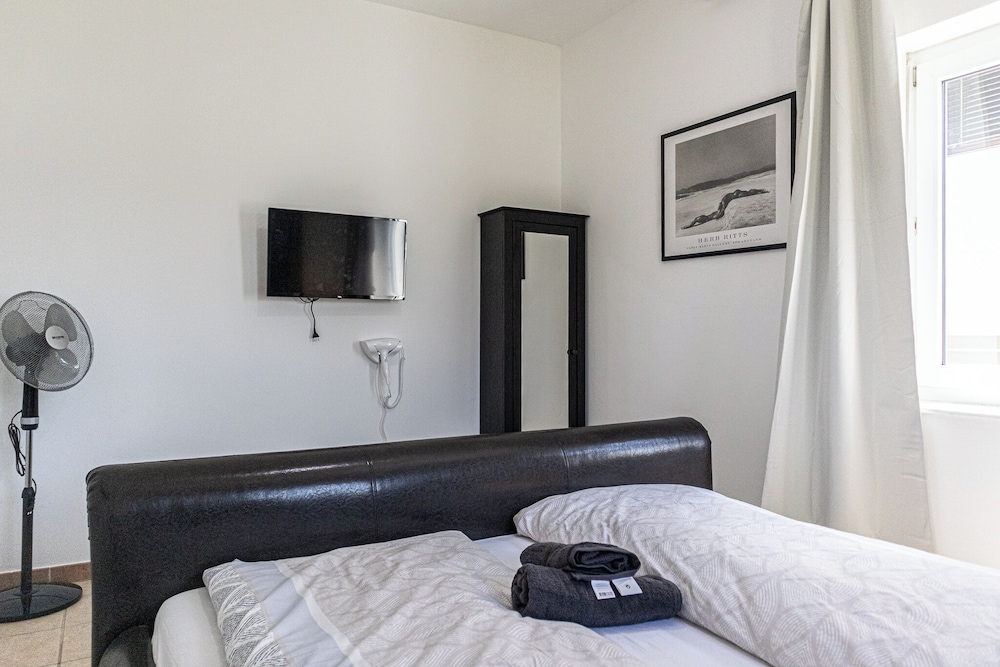 Luxury Garden Villa Sleeps 16 Guests