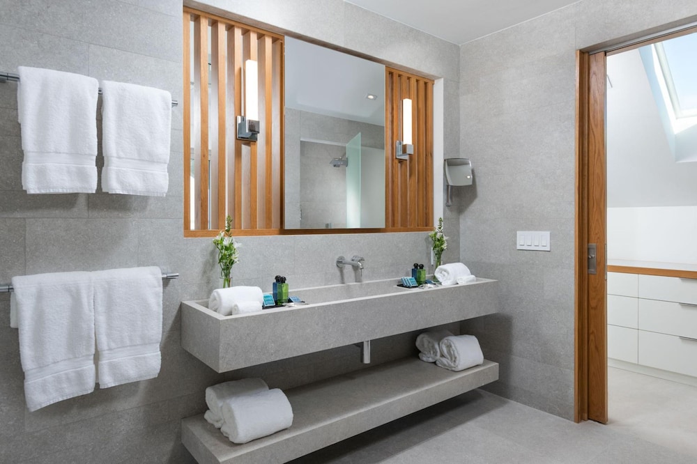 La Mer Villa West Luxury Oceanfront on Sapodilla Bay
