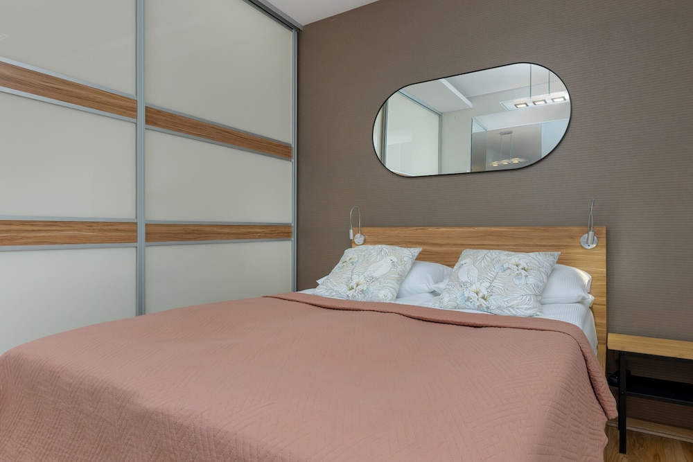 Apartment Nowy Świat Warsaw by Renters view 3