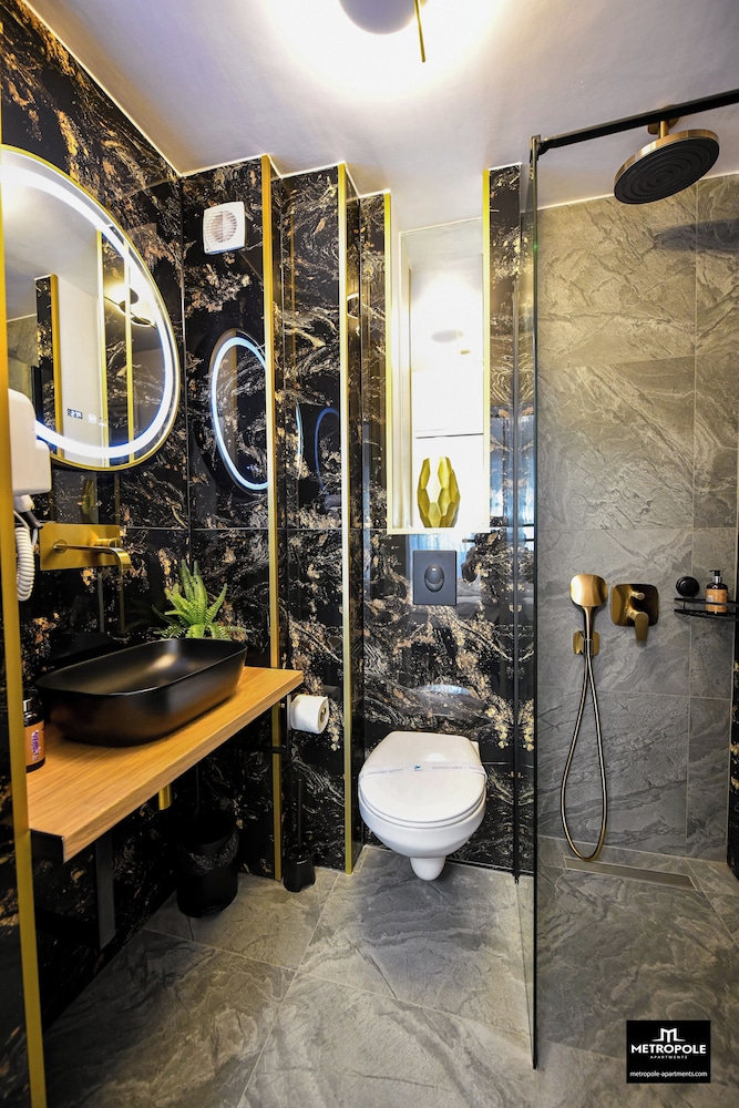 Metropole Apartments Central City