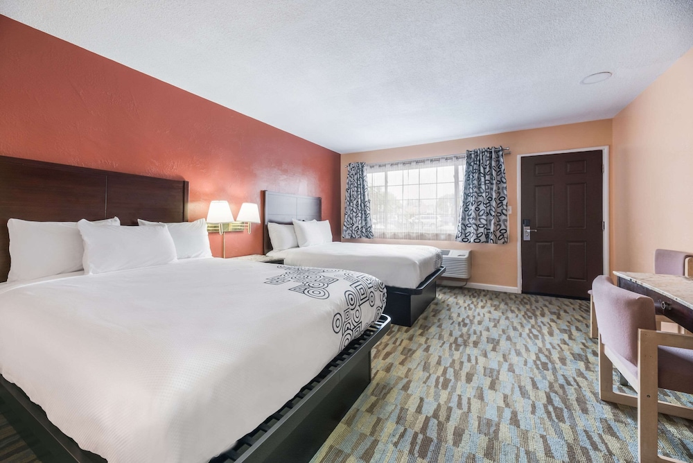Modesto Vacations - Rodeway Inn - Property Image 15