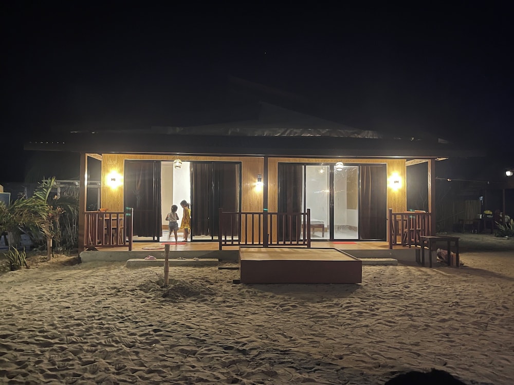 Akoya Beach Park & Cottages