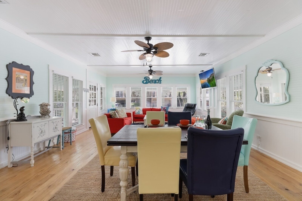 Marmalade Mermaid 3 Bedroom Home by RedAwning