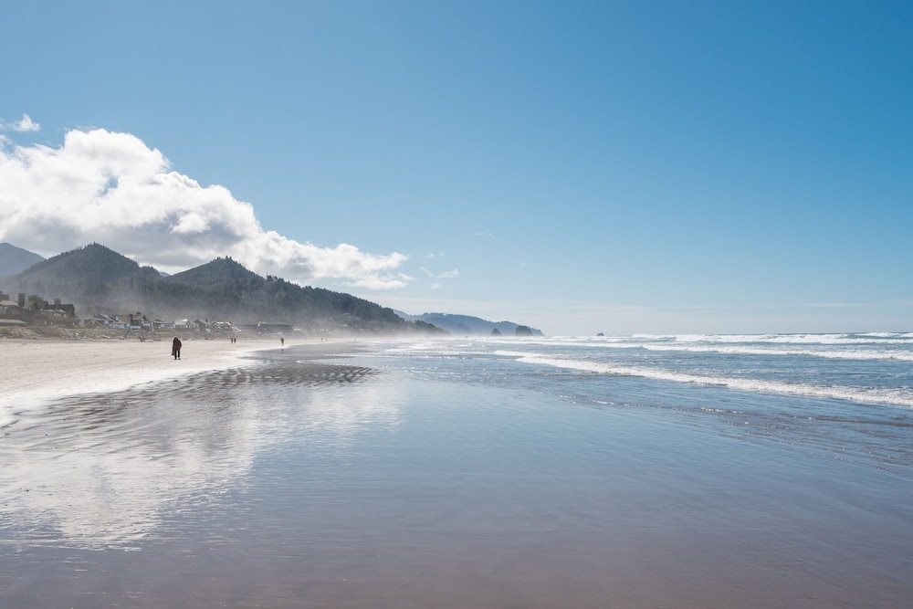 Blue Starfish by Avantstay Ocean Views Direct Cannon Beach Access