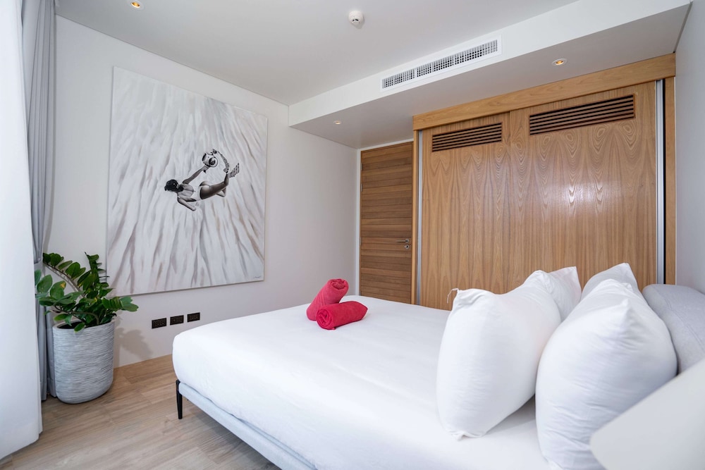 Sea View Condo BluePoint 817 Adults Only