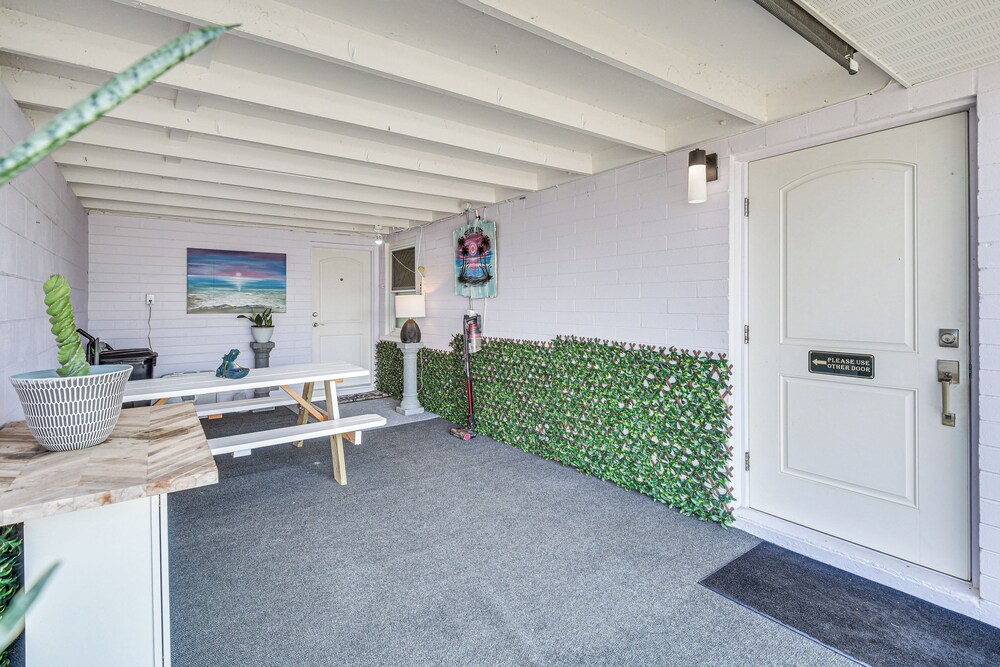 Walk to Ocean: Cozy Home w/ Yard in Ormond Beach!