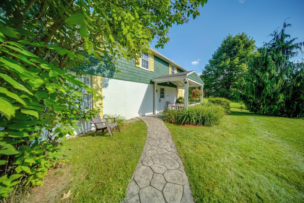 Walk to Chautauqua Lake: Mayville Getaway! view 4