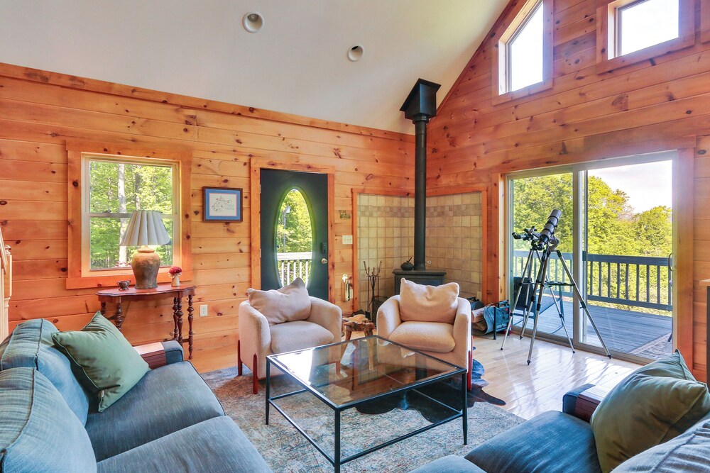 Hot Tub + Game Room: Peaceful Wardensville Cabin