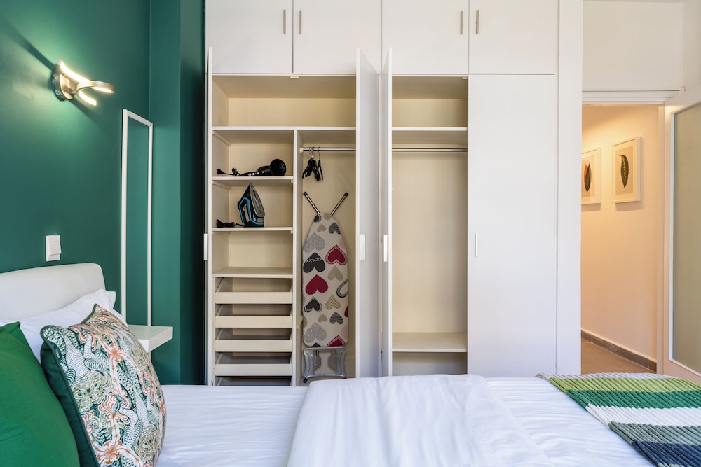 Oracle 2-BR Apt. & Balcony in Larnaca