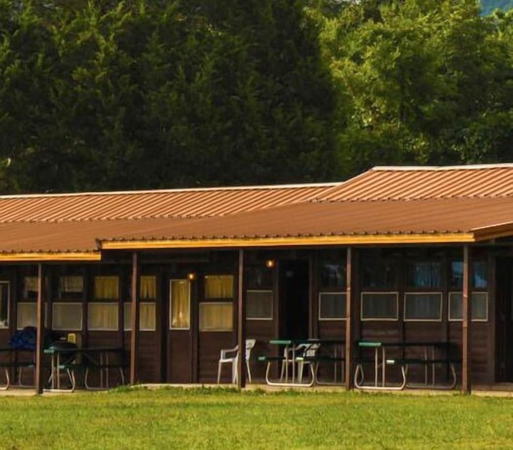 Coppermine Lodge