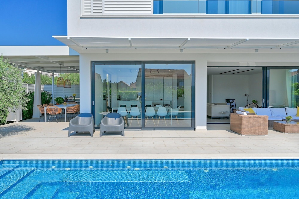 5-bedroom Villa Near Split With Pool