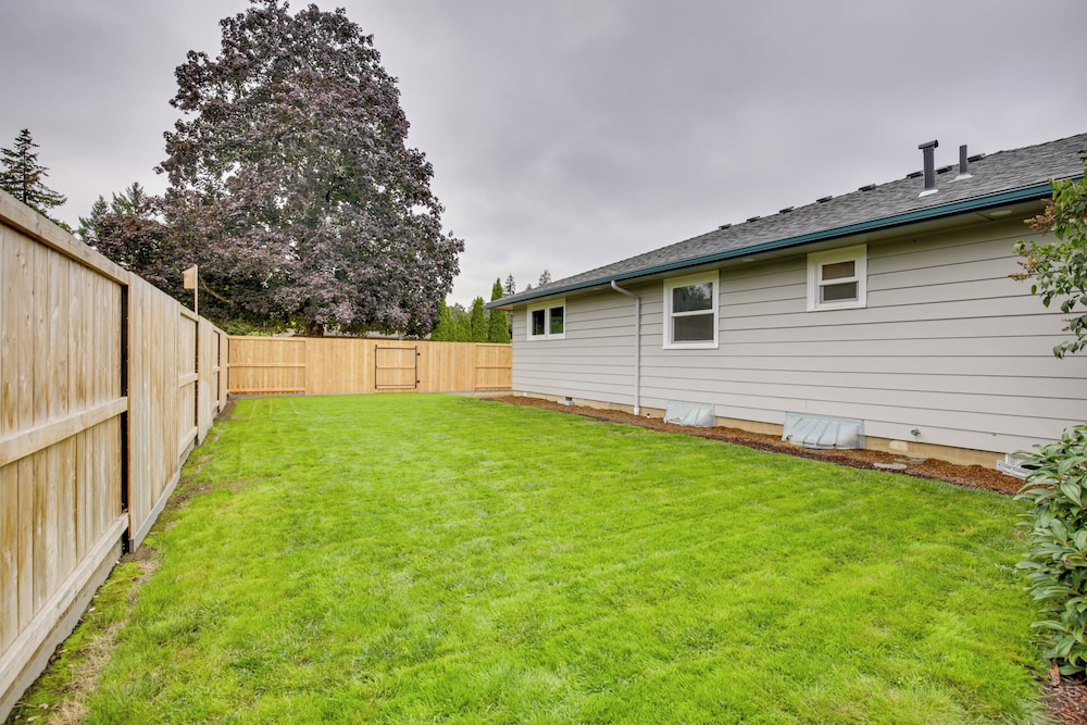Willamette Valley Family Home w/ Fenced Yard
