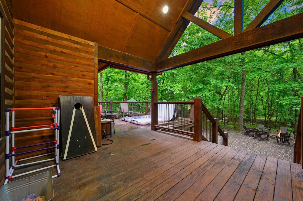 Whitetail Retreat Cabin for 13!