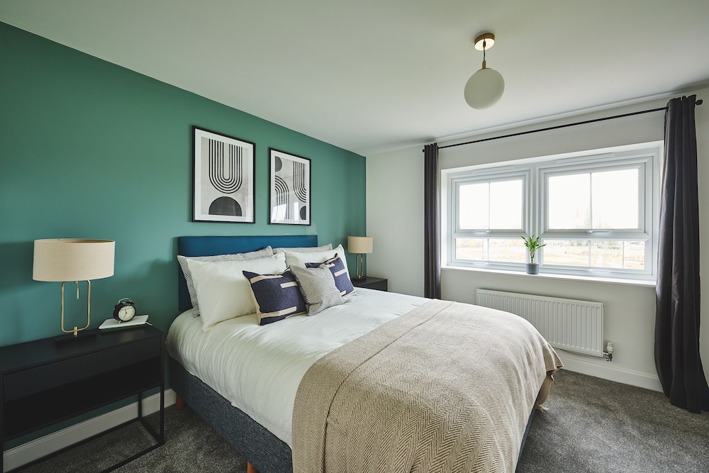 Warwick Serviced Home for 8 walking distance to University view 2
