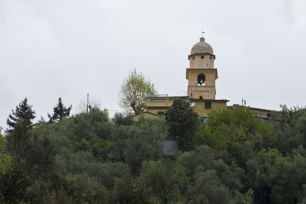 La lanterna sopra il Moggia