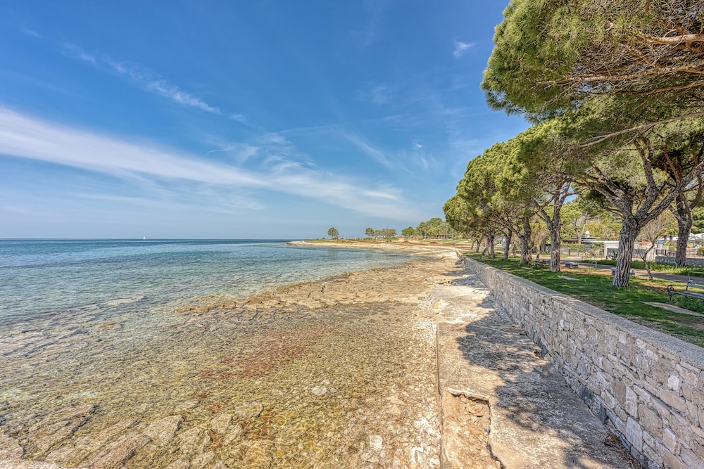 Sea Breeze Residence Mariella