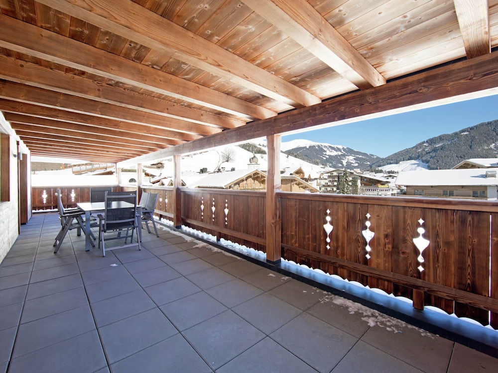 Luxurious Apartment With Sauna, Garage, Roof Terrace