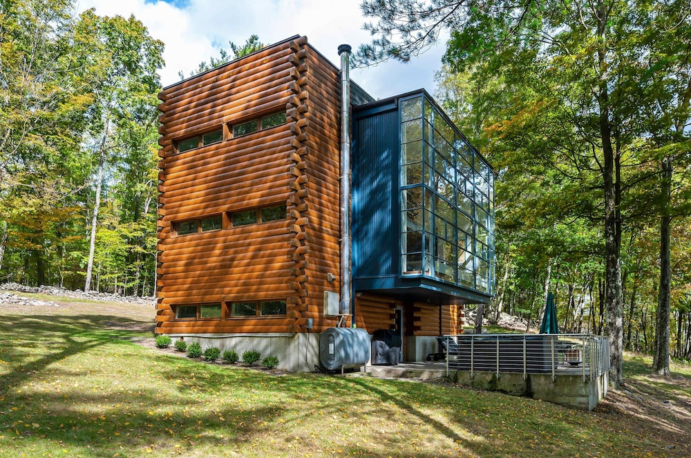 Epic Architectural Masterpiece w Views hot tub