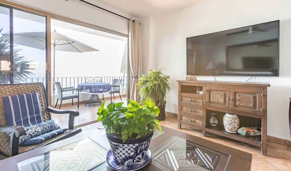 Ocean View 2Br Condo-balcony-beach-pool - 610