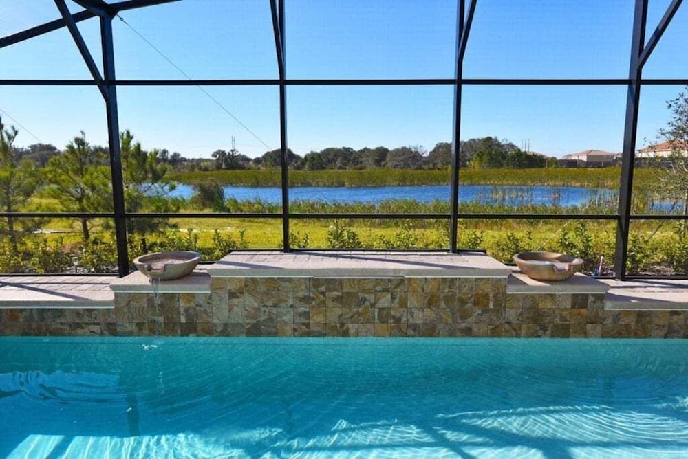 Spacious 5-Bedroom Resort Pool Home with Lake View 5 Villa