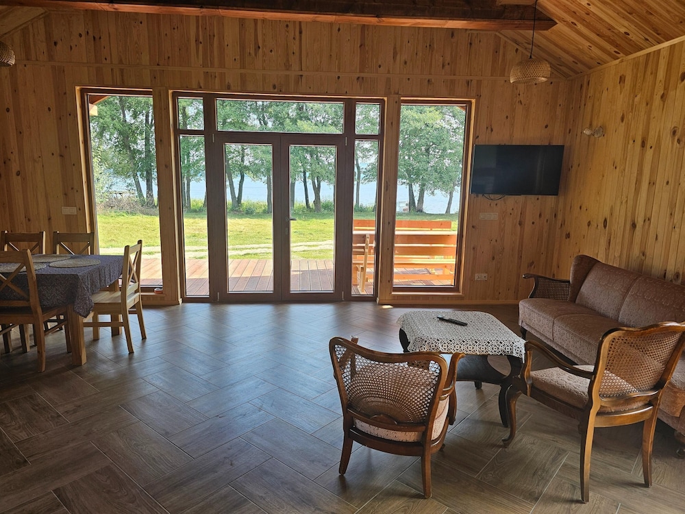 Holiday Homes With a Private Beach on the Lake