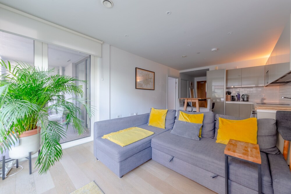 Bright Flat in Elephant & Castle