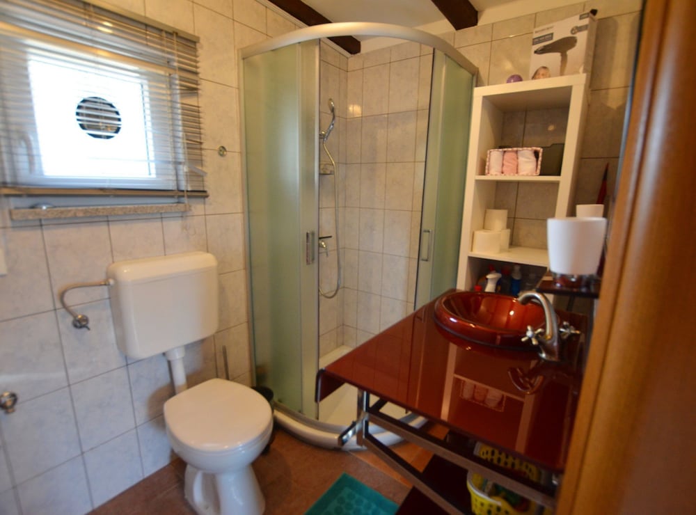 Golden and Green Acres Holiday Home With Pool and Sauna