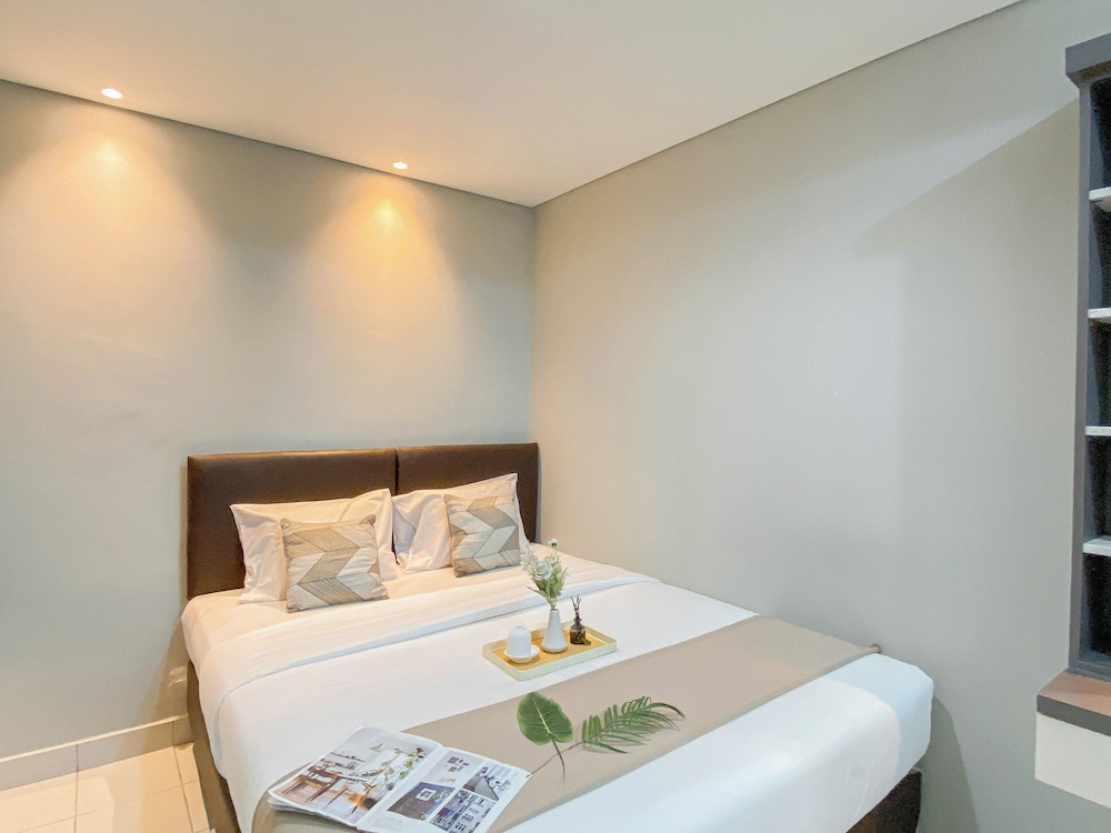 Homey And Modern 2Br At Patraland Urbano Apartment