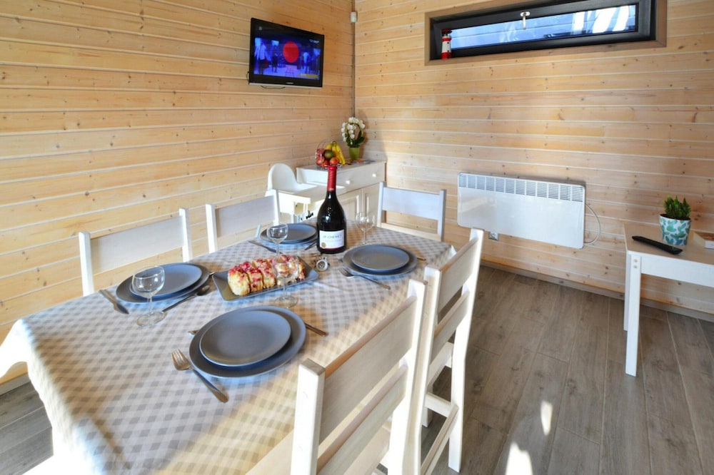 Holiday Homes Near the Beach, Sauna, Whirlpool