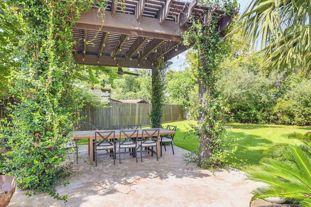Pool & Hot Tub: Family-friendly Houston Area Home!