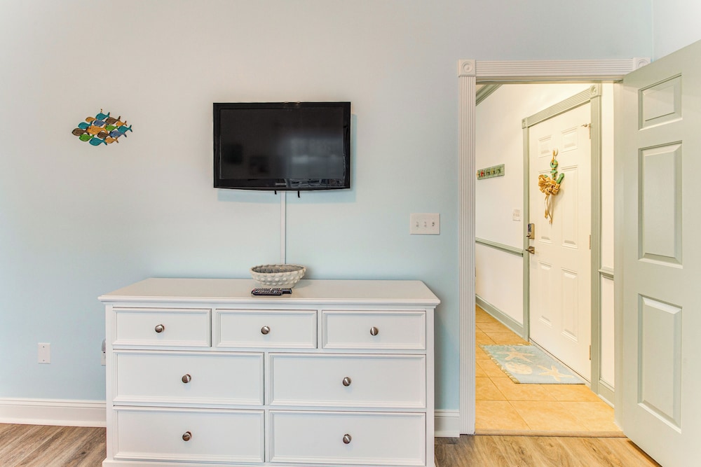 3 Mi to Myrtle Beach: Condo w/ Pool Access