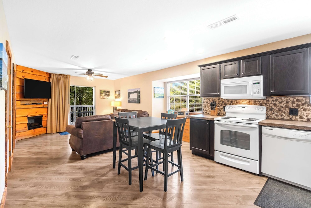 Cozy Timbers Charming Condo for 6 With Resort-style Amenities