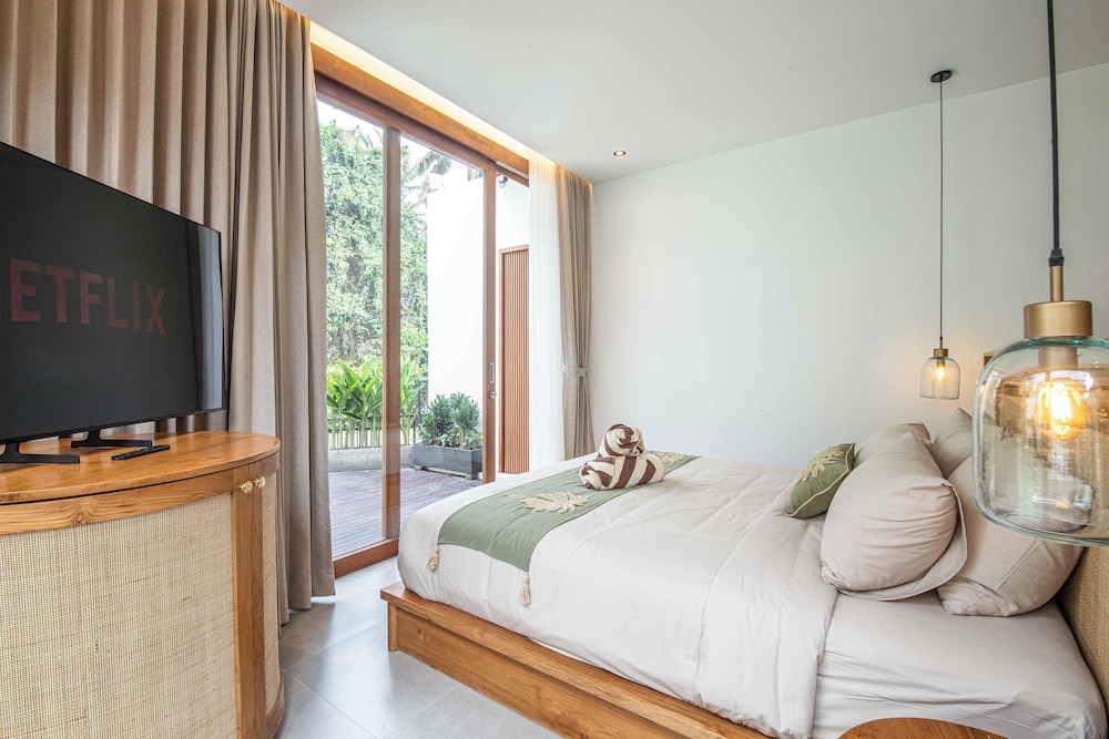 Luxury 2BR Retreat Jungle View Near Ubud Center