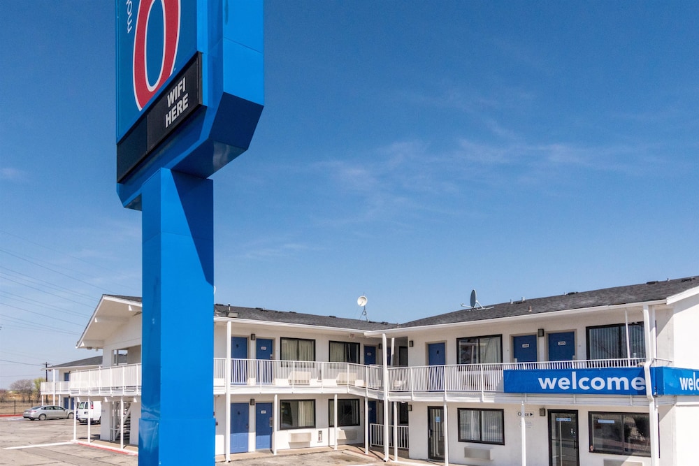 Motel 6 Fort Worth, TX - North