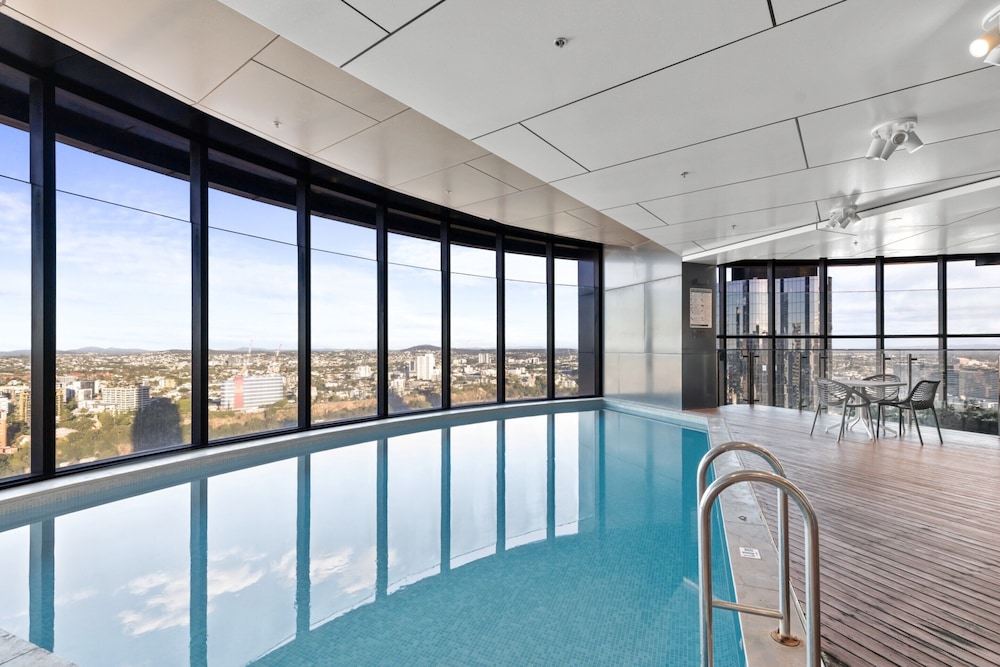 Panoramic Views Apartment & High-rise Pool and Gym