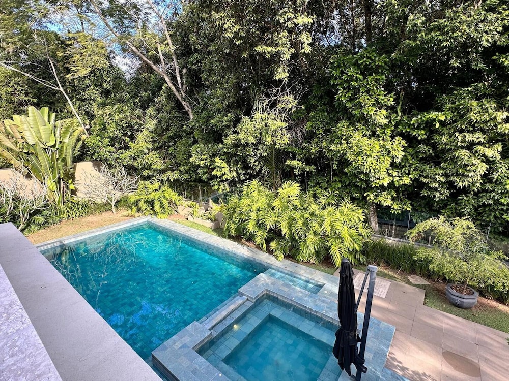 Mans o 6 Suites Riviera