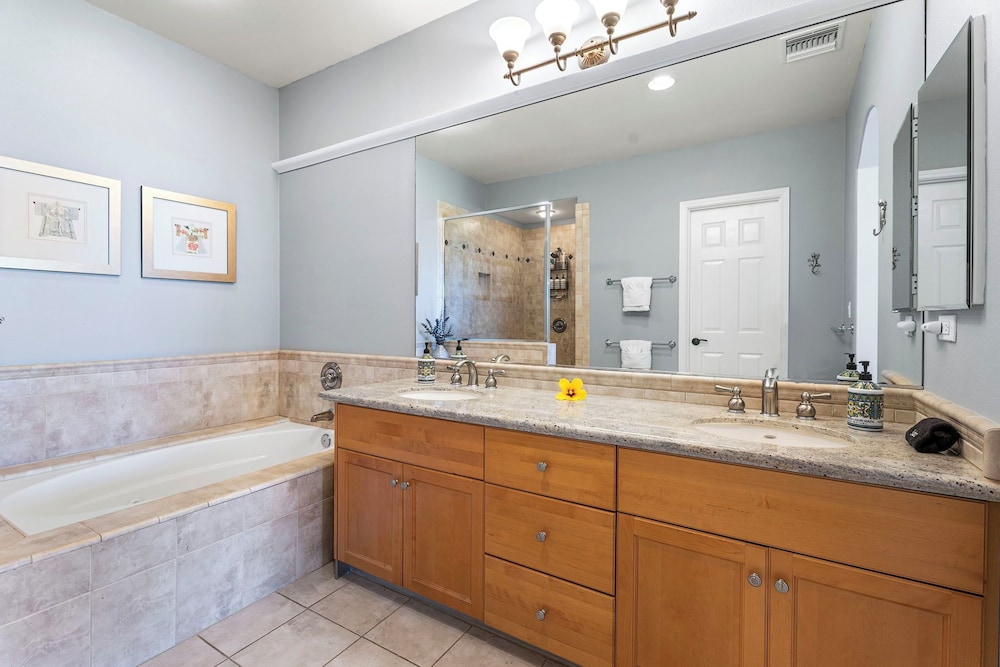 Walk to Restaurants/shopping - Excellent Golf Course Views - Private Beach Access - Vrkcv