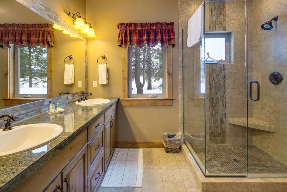 56540 Sunstone Loop 4 Bedroom Home