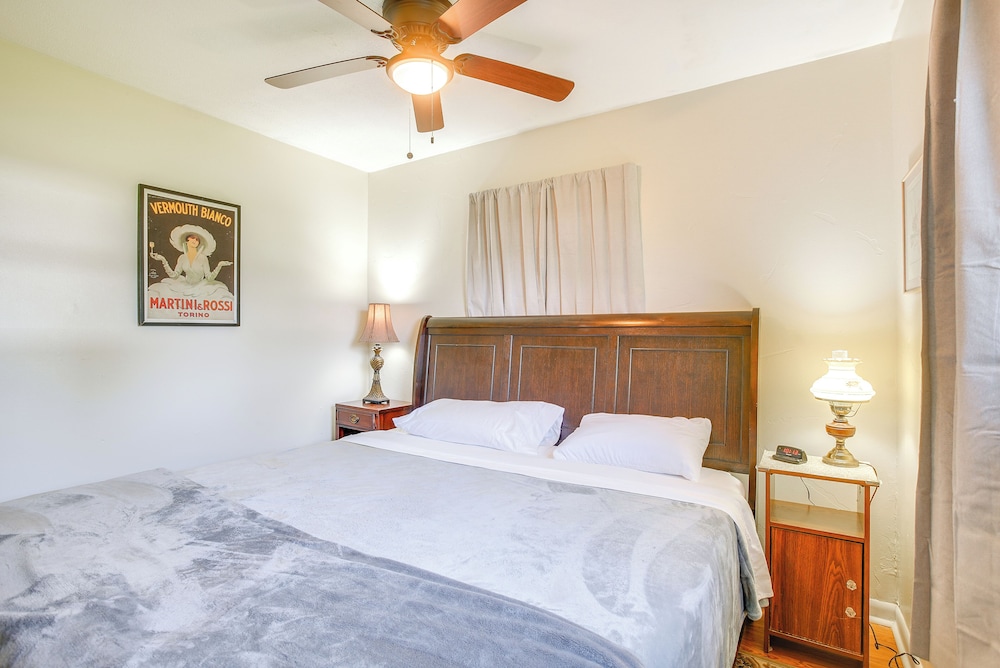 7 Mi to Dtwn Dayton: Home in Kettering w/ Yard