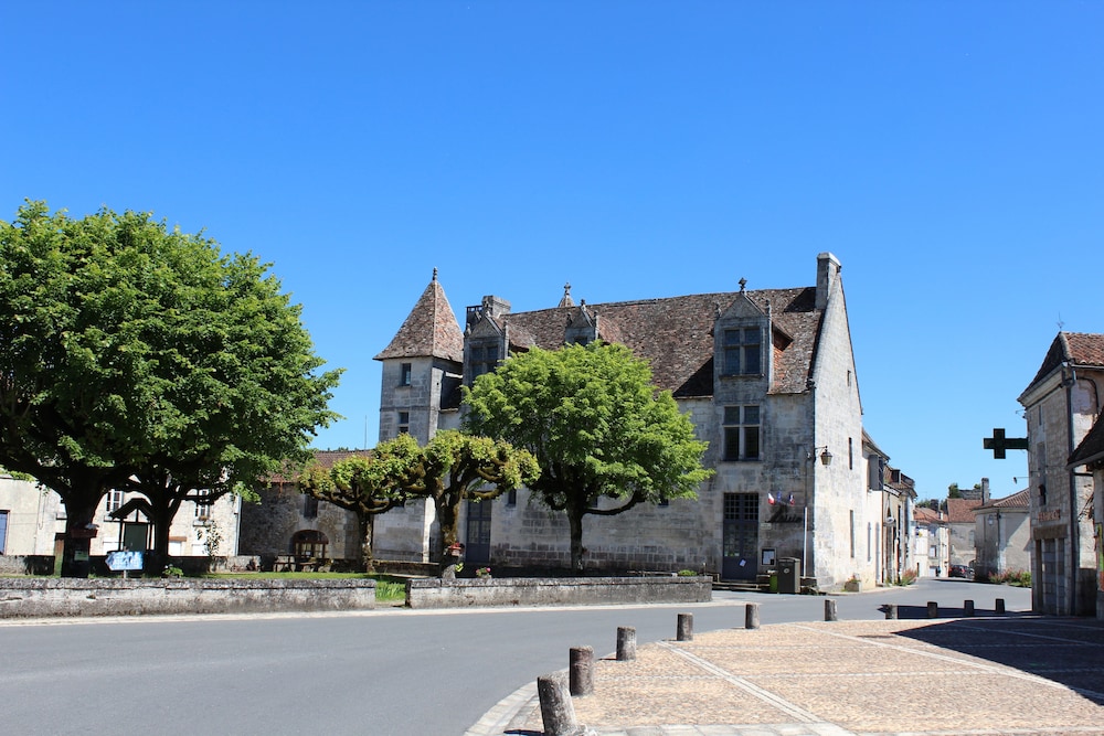 Le Patio Chambres et Table dHotes
