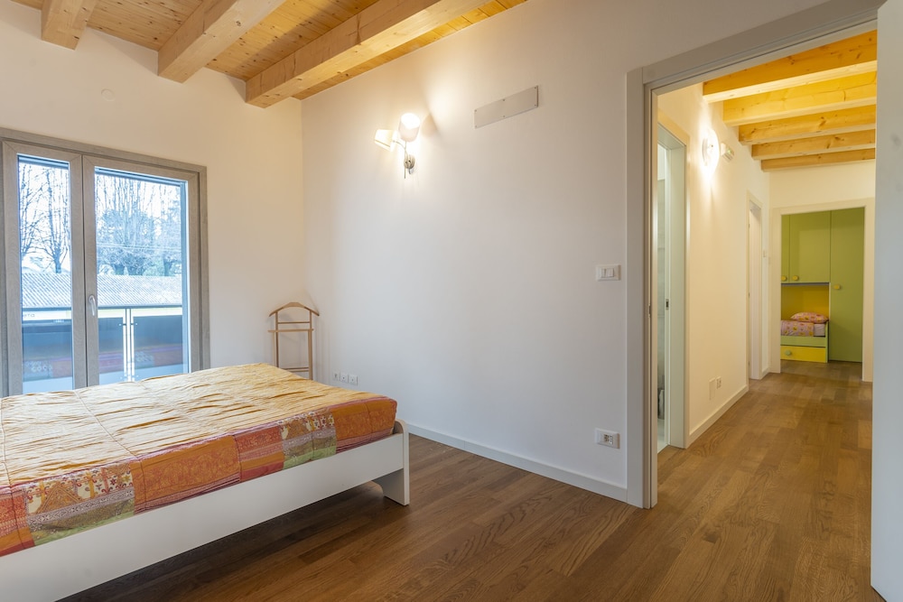 Modern House with Private Garden in Udine view 3