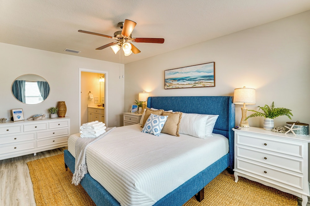 Steps to Ocean: Chic Home w/ Patio in Port St Joe!