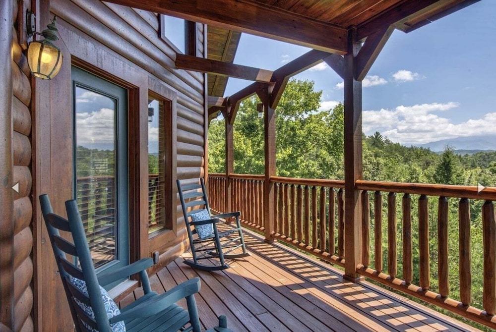 Knotty But Nice 4 Bedroom Home
