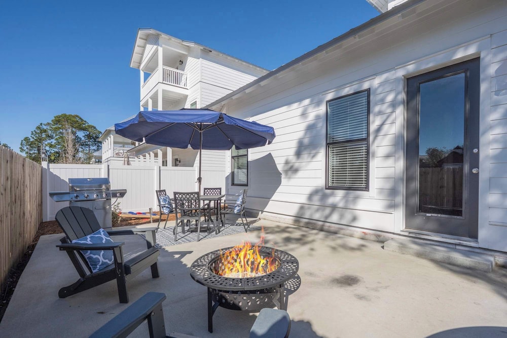 Beach to Bay 3BR Retreat - Cowboy Pool & Golf Cart