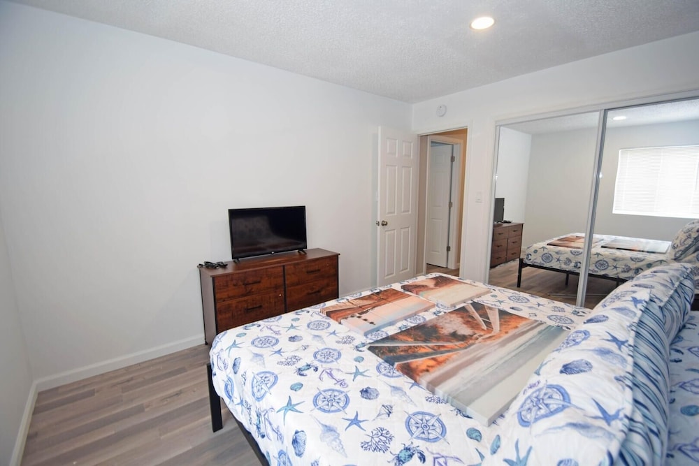 Summer Winds 201e 2 Bedroom Condo by Redawning view 5