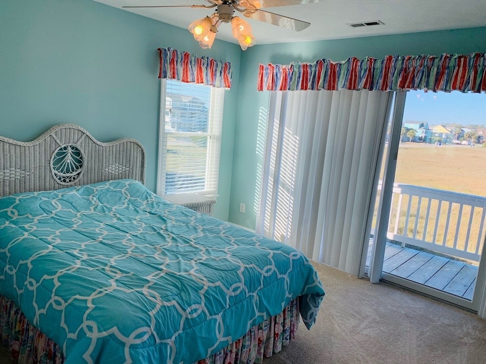 Old Man & The Sea 5 Bedroom Home by RedAwning