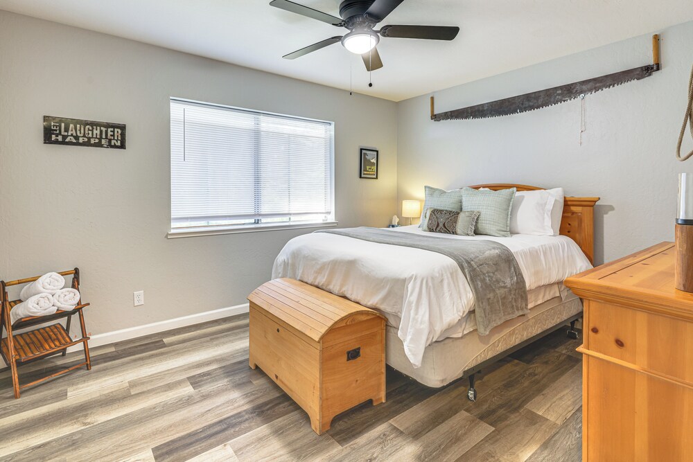 Peaceful Forest Views & Patio: Twain Harte Home